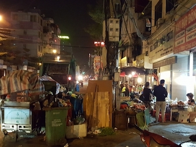 Kỳ lạ người Hà Nội: Ăn Tết cạnh bãi rác vẫn tấm tắc khen ngon