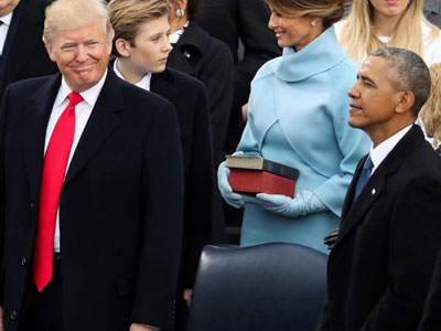 Phá vỡ im lặng, Obama chỉ trích Trump về lệnh cấm nhập cư