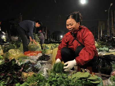 Sau Tết, rau xanh "rẻ như cho", thịt gà ít người mua