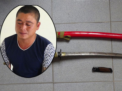 3 thanh niên mang kiếm xông vào nhà chém gia chủ