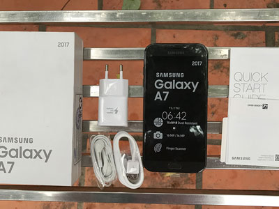 Đập hộp Galaxy A7 2017 thiết kế mới tại Việt Nam