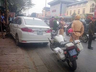 Hà Nội: Ô tô gây tai nạn liên hoàn ngày mùng 6 Tết