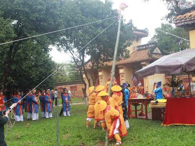 Huế hạ nêu và khai ấn đầu xuân