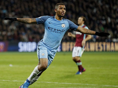 Man City thắng "4 sao", phả hơi nóng vào gáy Liverpool