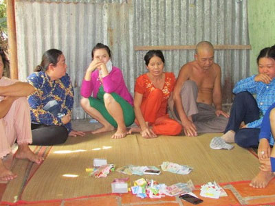 Phá sòng bạc "quý bà" vùng quê miền Tây