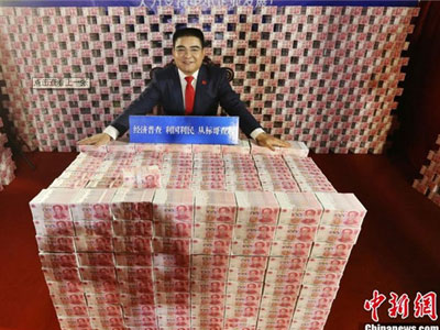 Triệu phú Trung Quốc chuyên khoe tiền tấn gây tranh cãi