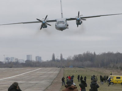 Ukraine điều tra vụ máy bay An-26 bị bắn ở Biển Đen