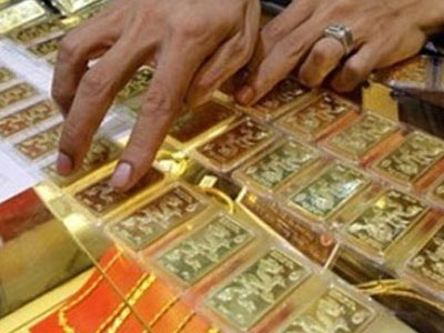 Giá vàng hôm nay 3/2: Tin xấu bủa vây, vàng tăng vọt