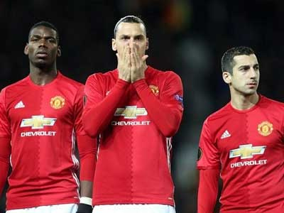MU ghi bàn chật vật: Xấu hổ Pogba, quê độ Ibrahimovic