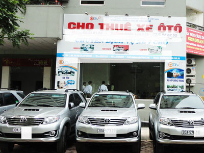 Nhộn nhịp du xuân, taxi "sang chảnh" chọn khách, lựa đường