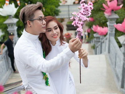 Quách Tuấn Du tình cảm bên bạn gái doanh nhân ngày Tết