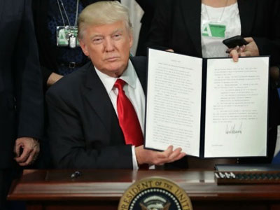 "Tôi lo sợ ông Trump sẽ cấm cả bạn đời người Việt"