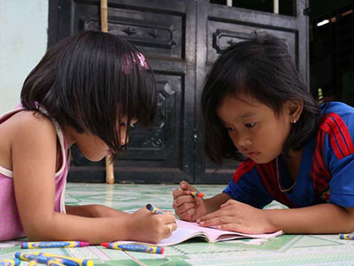 Cái Tết đầu tiên của 2 đứa trẻ bị trao nhầm