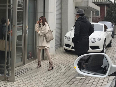 Cặp vợ chồng quyền lực Kim Tae Hee và Bi Rain đi mua đồ nội thất cho tổ ấm mới?