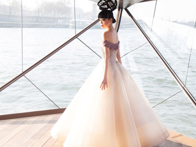 Jessica Minh Anh "chơi trội" khi catwalk với dàn mẫu quốc tế
