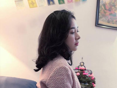 Nữ sinh Ngoại thương bỗng "nổi như cồn" vì quá nóng bỏng