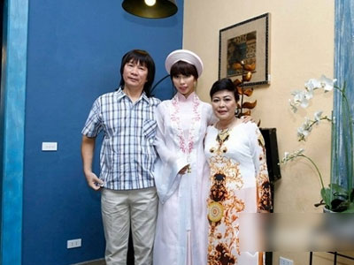 Siêu mẫu Hà Anh bất ngờ khoe hai em cùng cha khác mẹ