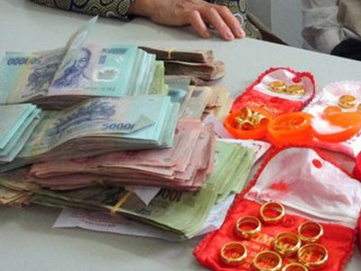 Thua bạc ngày Tết, vợ hoang báo bị mất trộm để lừa chồng
