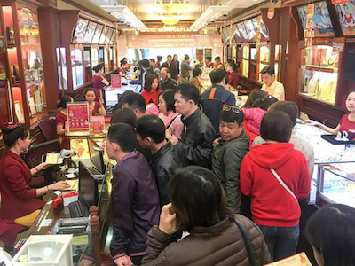 Nhà giàu "bày binh bố trận" săn vàng trước ngày vía Thần Tài