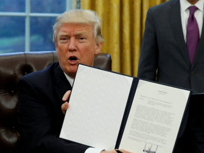 Cơ quan duy nhất có thể xóa bỏ sắc lệnh di trú gây tranh cãi của ông Trump