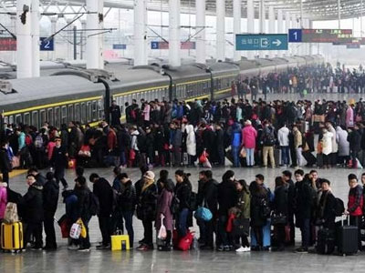 Hàng trăm triệu người Trung Quốc quay lại thành phố làm việc sau Tết