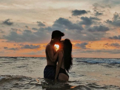 Quỳnh Anh Shyn khoe ảnh khoá môi một chàng trai trên biển