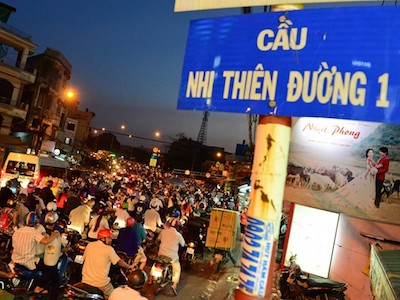 Sài Gòn kẹt xe kéo dài khi sửa cầu Nhị Thiên Đường