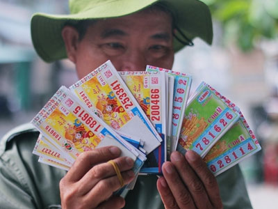 Vé số đuôi "Thần tài" tăng giá 5 lần vẫn cháy hàng