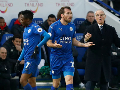 Schmeichel sợ Leicester rớt hạng sau khi thua Man Utd