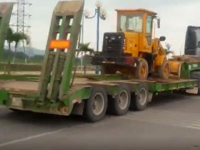 Xe đầu kéo đánh võng, chống đối cảnh sát giữa phố