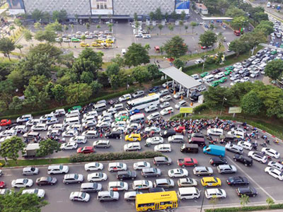 2 cách "giải cứu" Tân Sơn Nhất khỏi kẹt xe