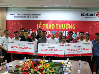 3 người trúng số độc đắc nhận thưởng 127 tỷ đồng cùng lúc