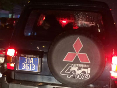 Hà Nội xác minh 2 xe biển xanh chở người đi lễ hội