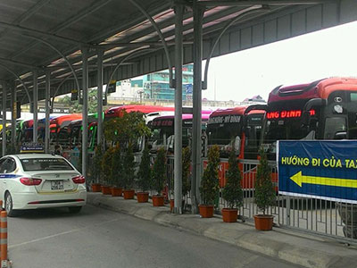 Nhiều xe khách bỏ bến chạy dù sau khi Hà Nội chỉnh luồng tuyến