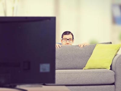 Smart TV theo dõi và bán thông tin người dùng