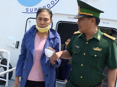 14 người chìm canô ở Kiên Giang được cứu nhờ đèn điện thoại