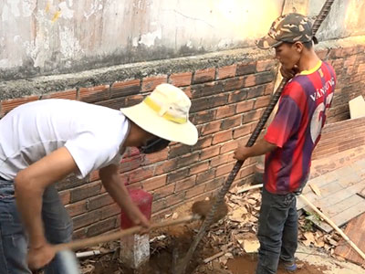Bí thư Thăng phê bình, các cột mốc giữa nhà dân được dỡ bỏ