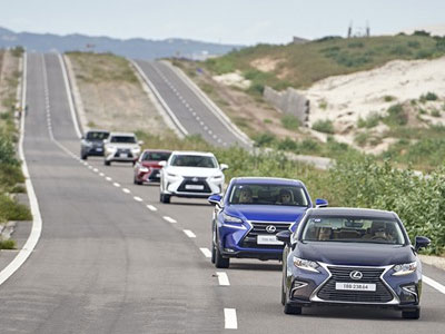 Giá xe Lexus giảm đồng loạt tại Việt Nam