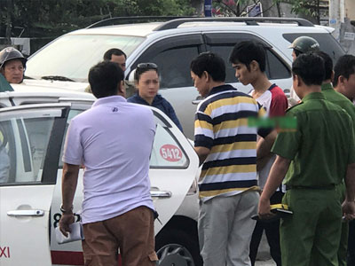Nghi can siết cổ tài xế taxi đòi tiền chuộc mạng