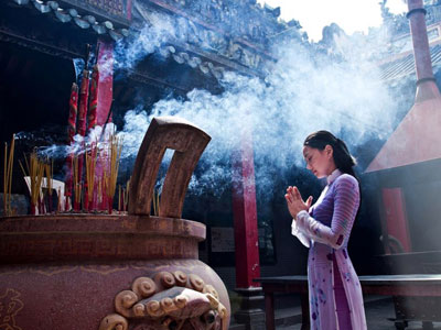 Những sai lầm khi lễ chùa, đền, phủ người Việt cần tránh