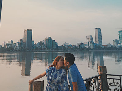Khánh Thi, Phan Hiển hôn nhau dưới hoàng hôn Đà Nẵng