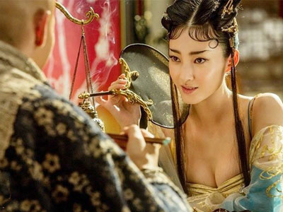 Nàng yêu quái gợi cảm của "Tây du ký" gây xôn xao rạp Việt