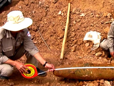 Thi công mở rộng cửa khẩu quốc tế, phát hiện bom “khủng”
