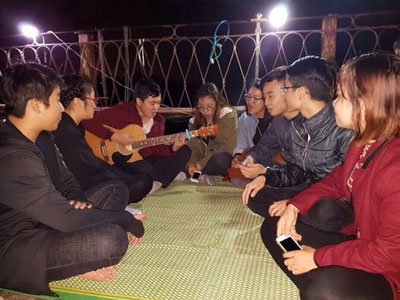 Vì sao giới trẻ cứ thích... "phượt" đêm!