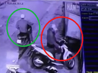 Clip: Táo tợn bẻ khóa "nẫng" xe SH ngay giữa phố Hà Nội