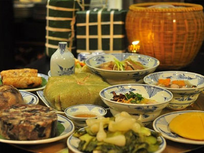 Cúng Rằm tháng giêng ở nhà hay lên chùa thì tốt hơn cho gia chủ?