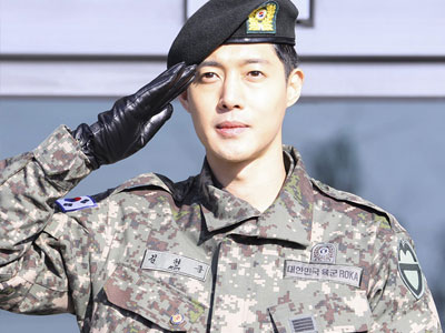 Hơn 1500 fan tụ tập đón "mỹ nam" Kim Hyun Joong xuất ngũ