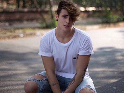 Hot boy Brazil giống Justin Bieber có 3 triệu fan trên mạng