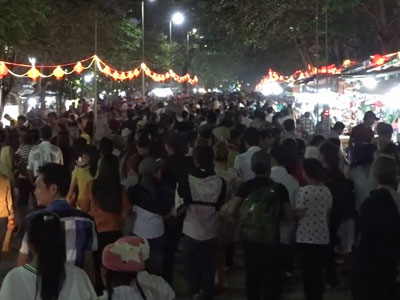 Người miền Nam đổ về núi Bà Đen lúc nửa đêm