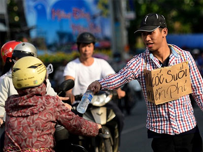 Tuyến đường ăn uống miễn phí ngày rằm ở Bình Dương